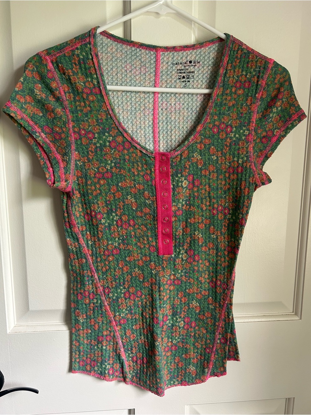 NATURAL LIFE Green Floral Short-Sleeve Henley with Pink Trim